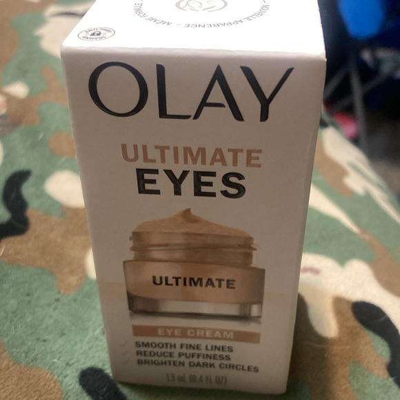Olay Ultimate Eyes- Eye Cream for Wrinkles, Puffy Eyes, and Dark Circles - Picture 5 of 9